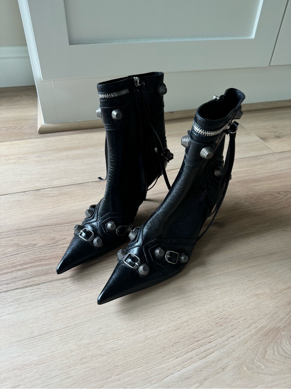 Black Leather Pointed Toe Studded Buckle Ankle Boots Y2K Moto Gothic size 39